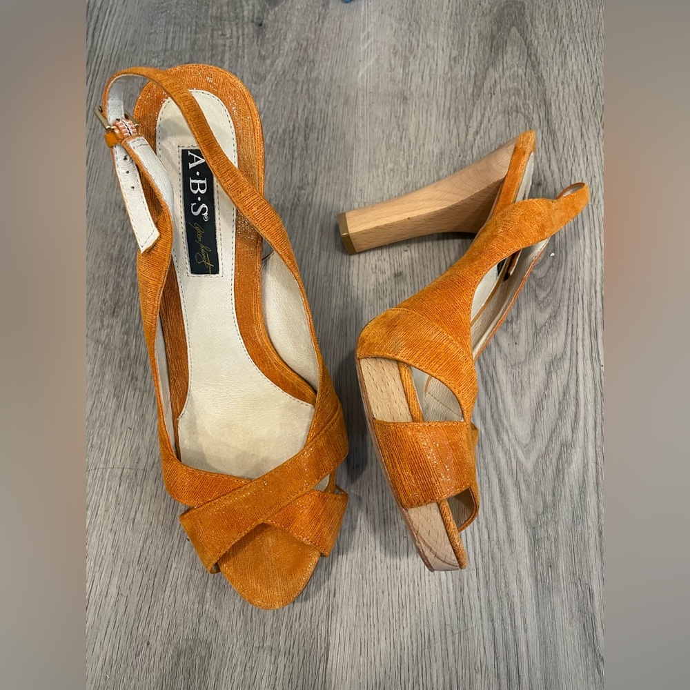 ABS Allen Schwartz Peel Hole Heels size 9.5B